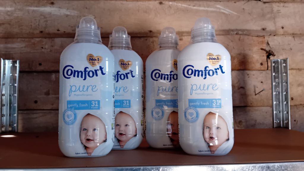 Comfort Fabric Conditioner, Pure 31 Washes 930ml