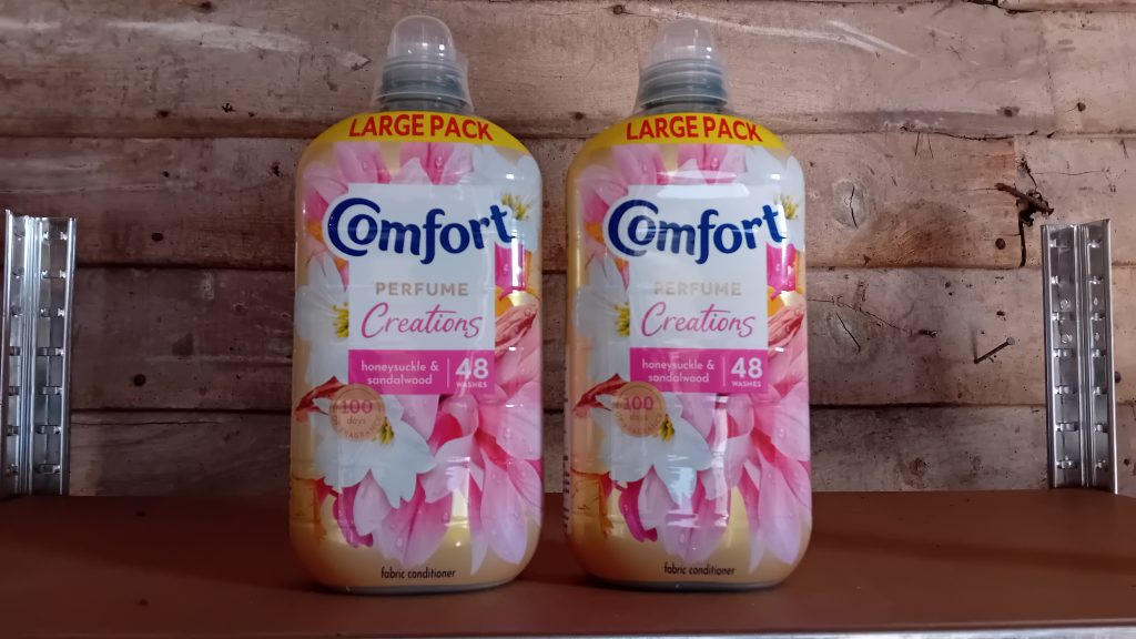 Comfort Fabric Conditioner, Honeysuckle 48 Washes 1.4L